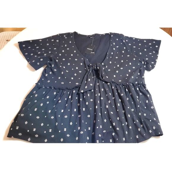 Torrid Short Sleeve Top Sz 00 M L Black White Empire Waist Babydoll V Neck Tie - Picture 3 of 9